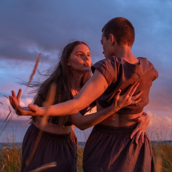 Stylized silhouette of a woman showing energy flow lines through her core and body.